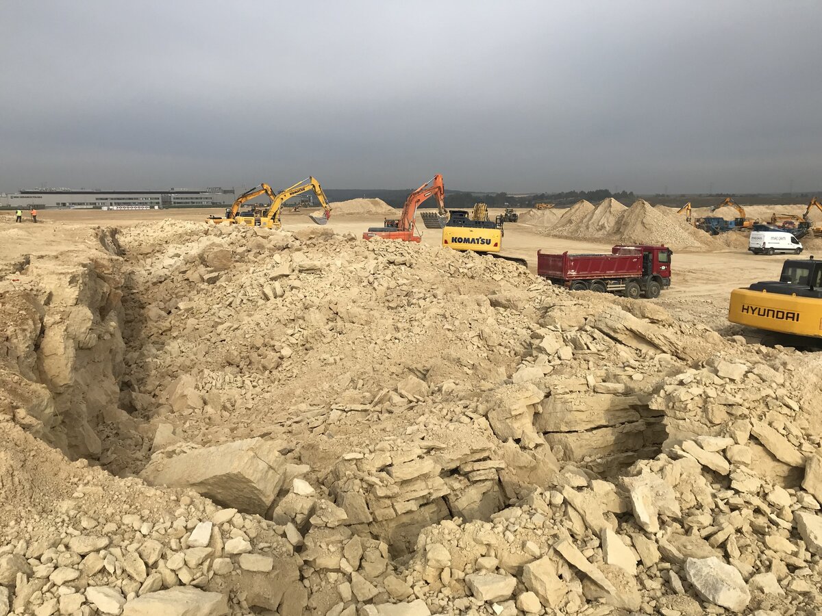 Budowa koreańskiej fabryki separatorów do baterii litowo- jonowych SK HI-TECH BATTERY MATERIALS w Dąbrowie Górniczej